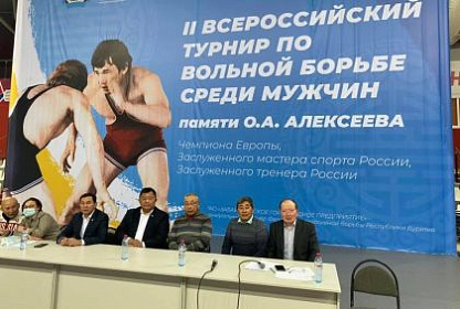 Памятник первому чемпиону Европы по вольной борьбе, уроженцу Эхирит-Булагатского района Олегу Алексееву открыли в Улан-Удэ